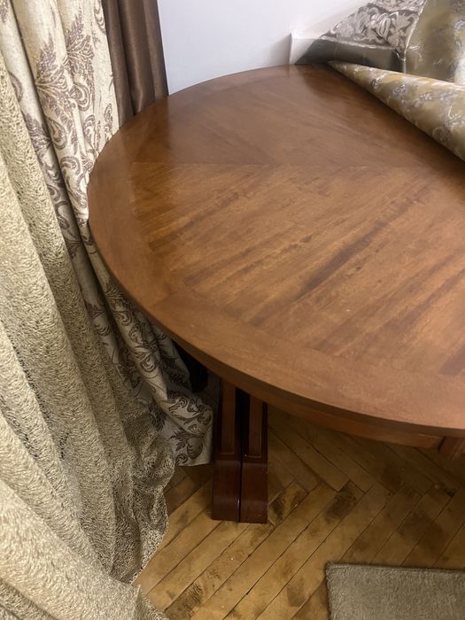 Стол со стульями