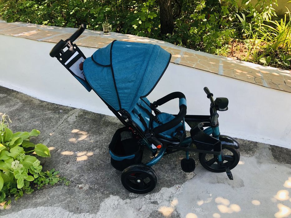 Tricicleta cu pozitie de somn si far cu melodii si jocuri de lumini