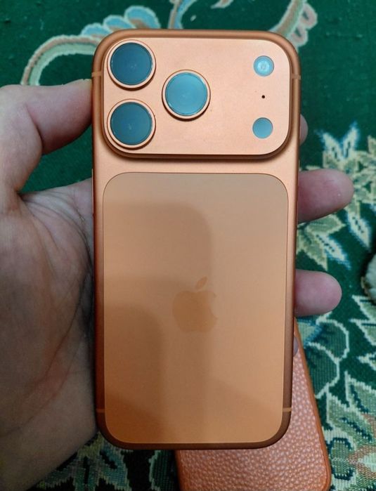 Продам iphone 17 pro 256gb
