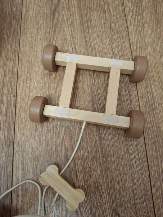 Set casuta de lemn cu catelus de plus