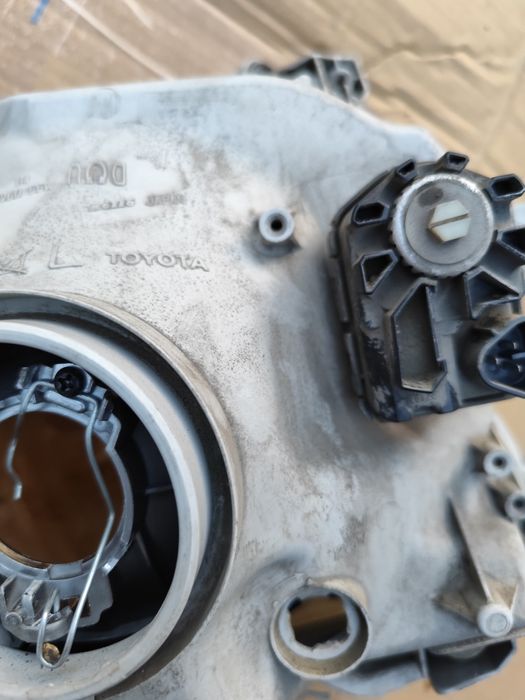 Фара Toyota Hiace 14 год