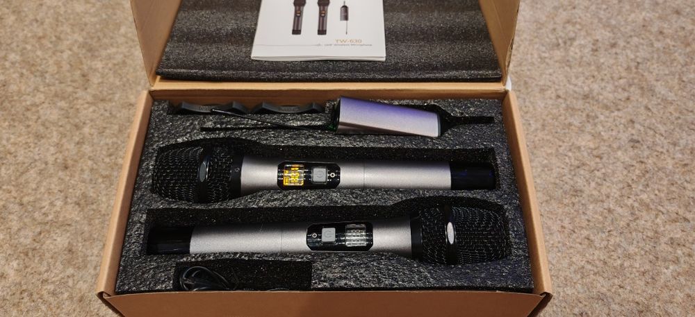 Set 2 microfoane wireless Tonor