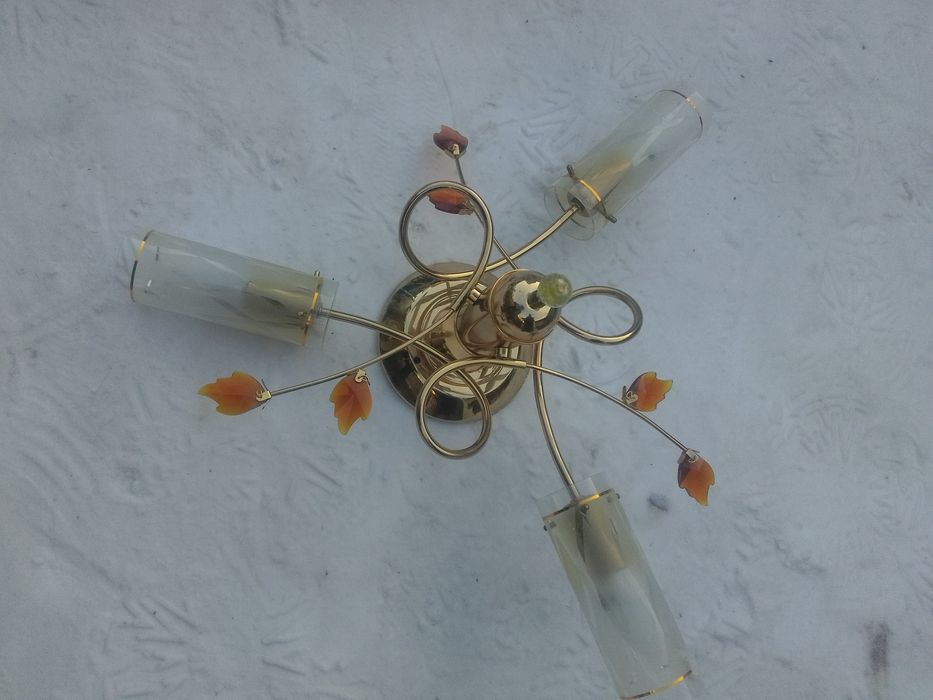 Продам люстры рабочии.