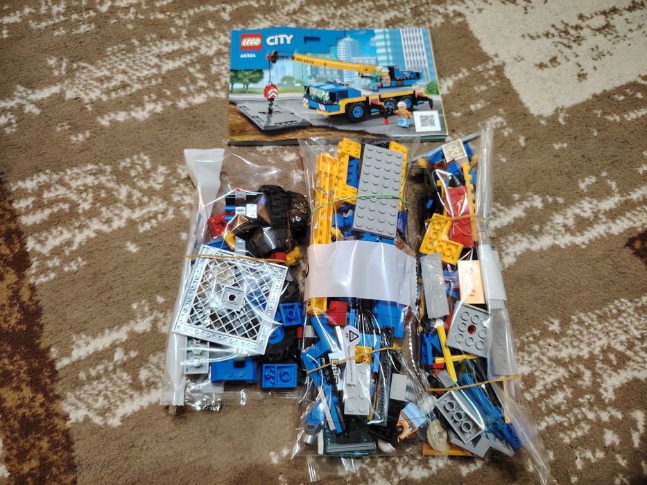 Lego City Mobile Crane pentru 7+ Ani 340 piese, Lego 60324 automacara.