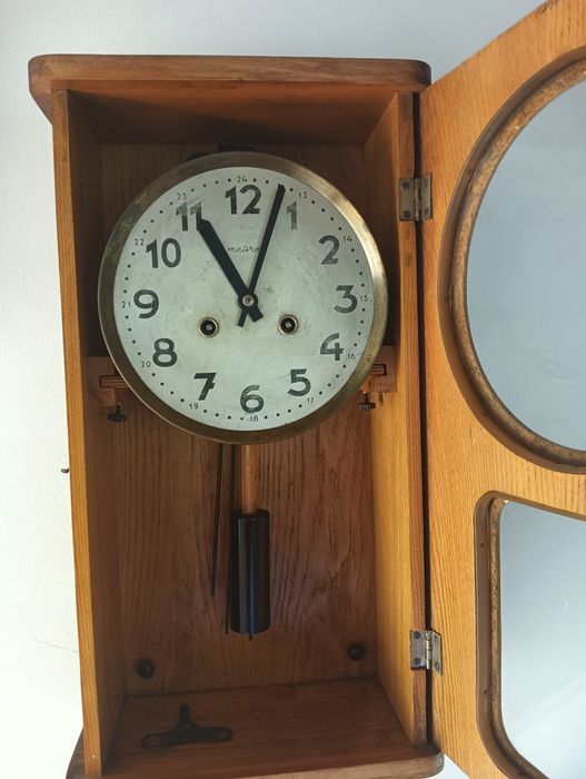 Ceas cu pendul antic