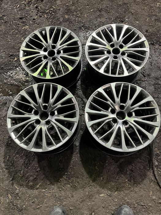 TOYOTA камри r17