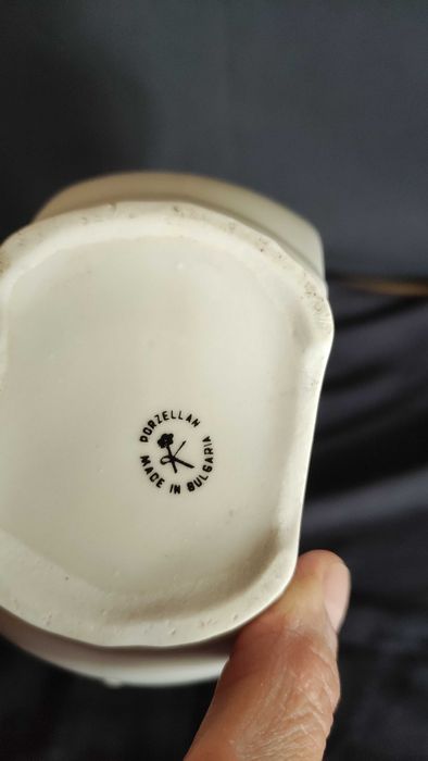 Българска порцеланова каничка на "Китка"