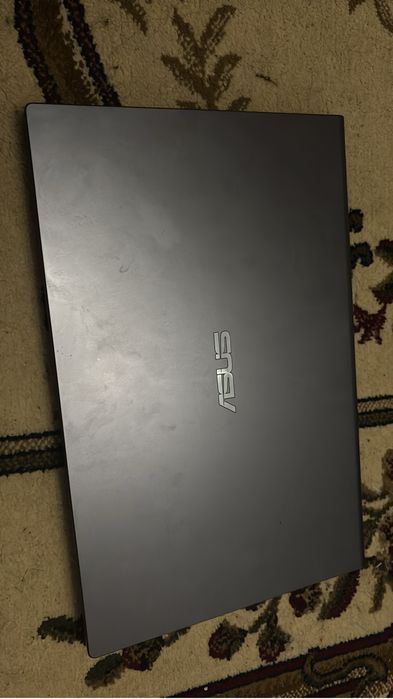 Ноутбук асус почти новыи