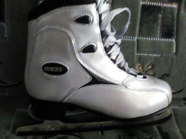 Patine Jackson Artiste si Roces   dama