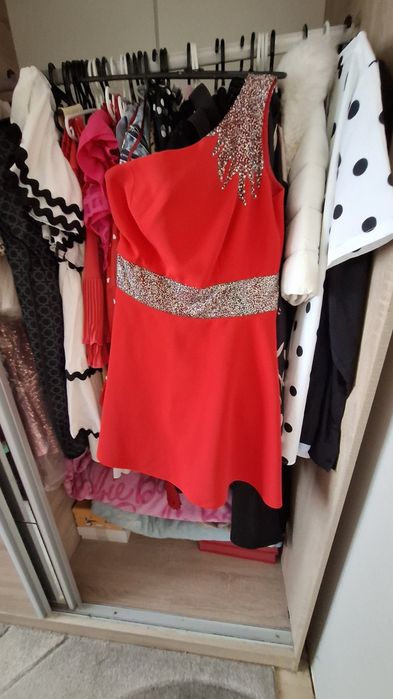 Официална червена рокля