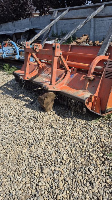 Tocator forestier 230.m.lucreaza la 1000 pe priza