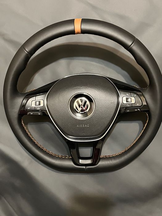 Vând volan Passat B8 retapițat