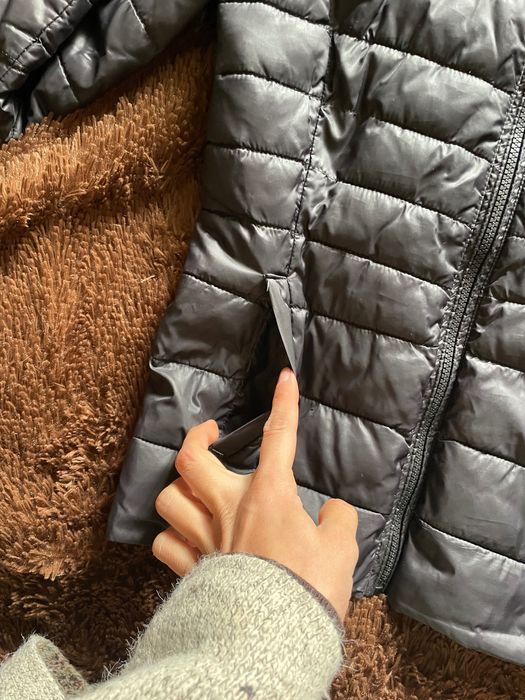 Черно дамско вталено зимно яке с качулка шушляково късо яке