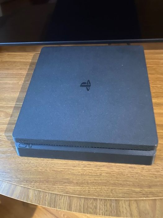 Playstation 4 slim