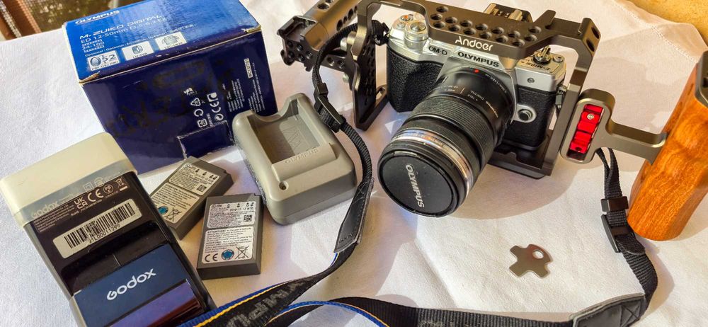 Olympus omd 10 mark III cu accesorii