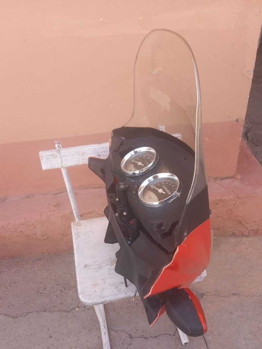 Lochin motosekli tarpeda va farlari