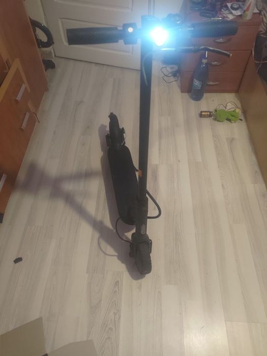 Vând trotineta electrica