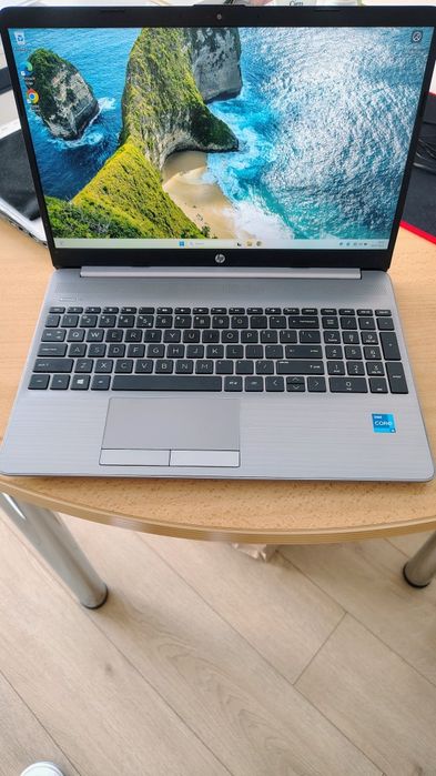 HP 250 G8  i5 1135G7 8 GB DDR4 250 GB SSD NVME Windows 11 Pro OEM