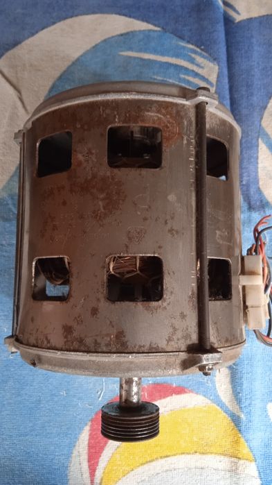 Мотор Индезит рабочем состоянии