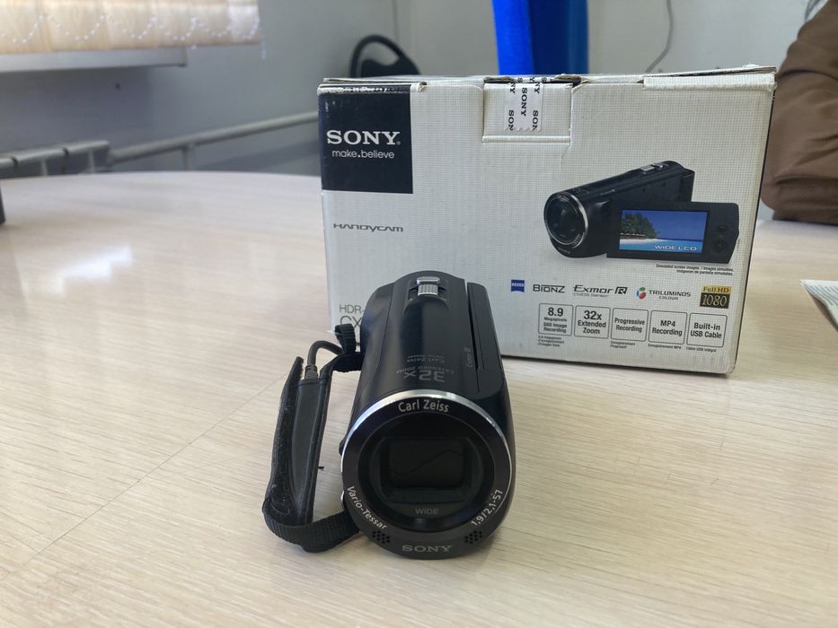 Видеокамера Sony HDR-CX220E