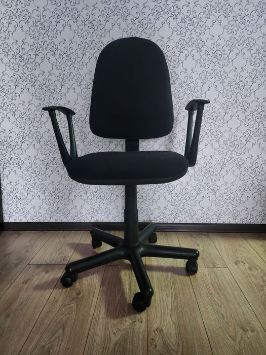 Продам кресло офисное