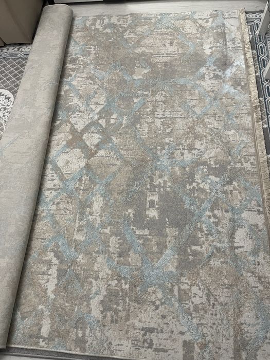 Палас, почти новый  2*4