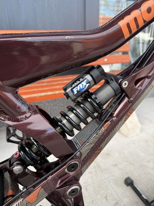 Планински велосипед Мекица DH Mongoose  за скачане. 26/M.