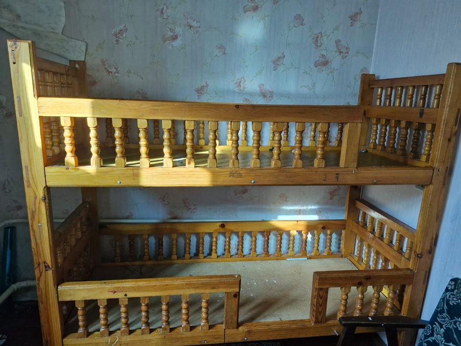 Двух ярусный кровать