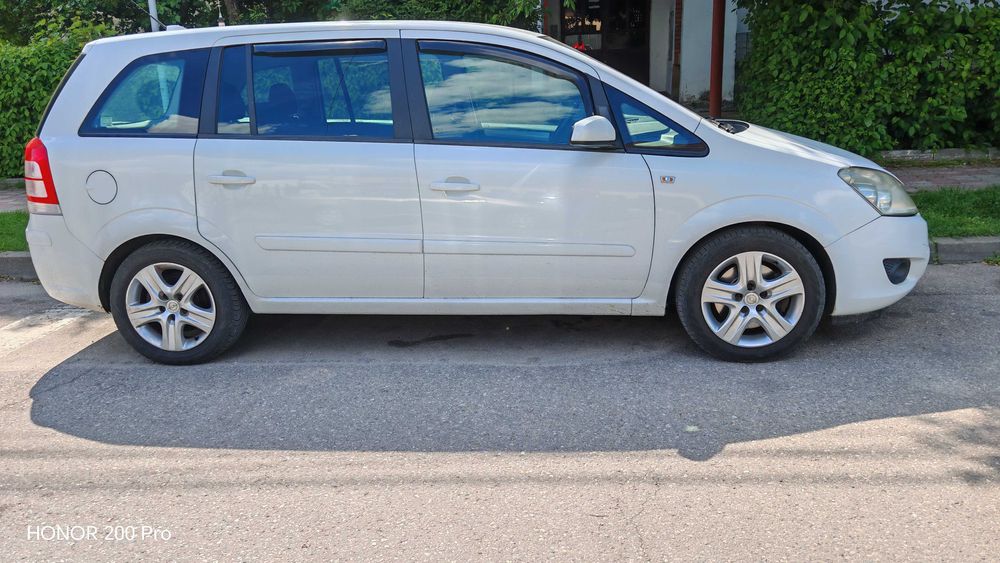 Autoturism Opel Zafira B