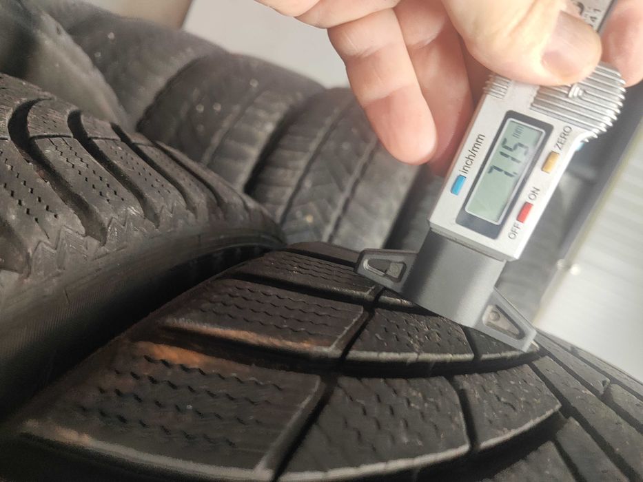 2бр.зимни гуми 225/40/18 Semperit