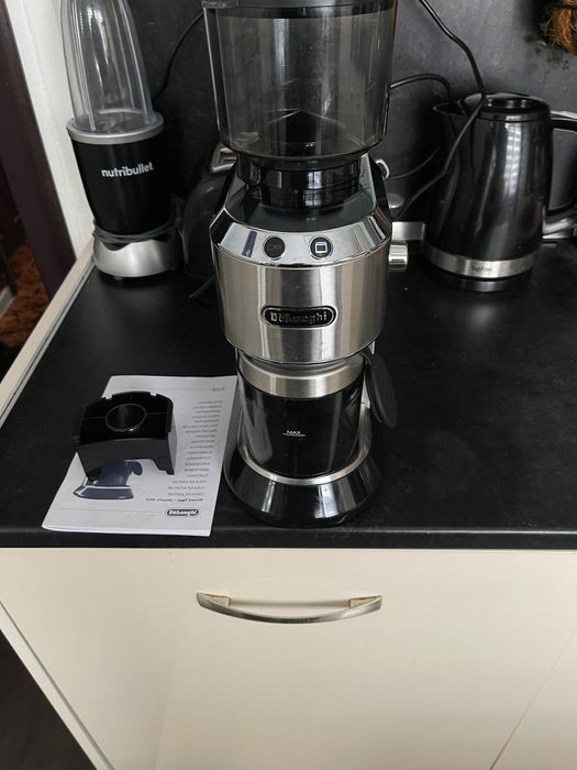 Кафемелачка Delonghi Dedica KG520