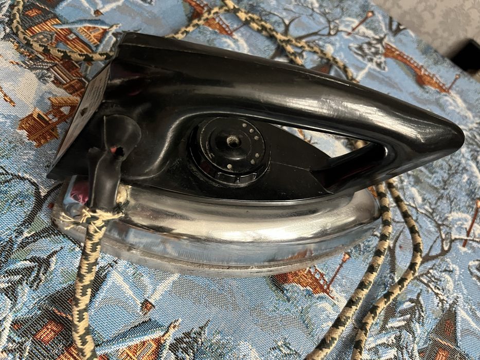 Утюг времен СССР