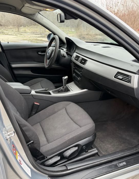 BMW E90 2.0i НА ЧАСТИ – БМВ Е90 бензин мотор N46 ръчка сиво