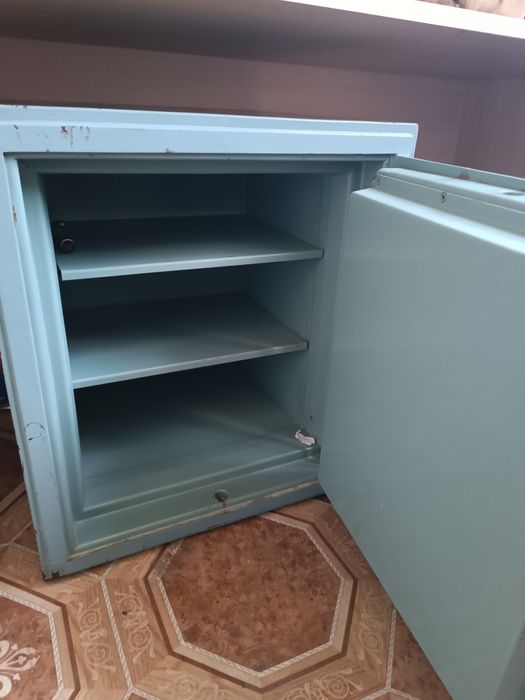 Қумли сейф сотилади.