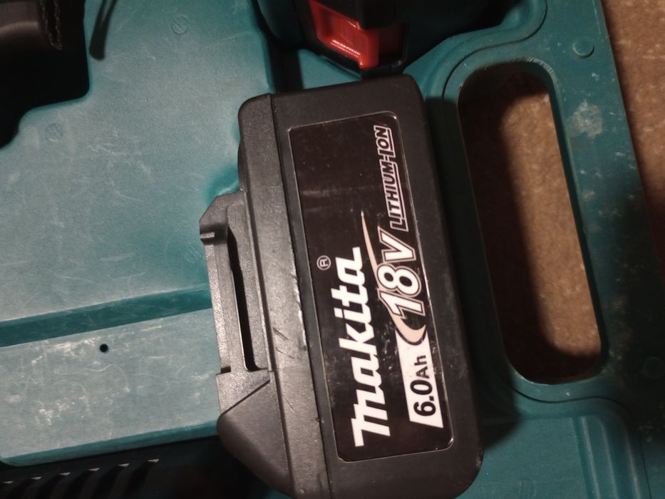 Pistol mpact cu acumulator Makita