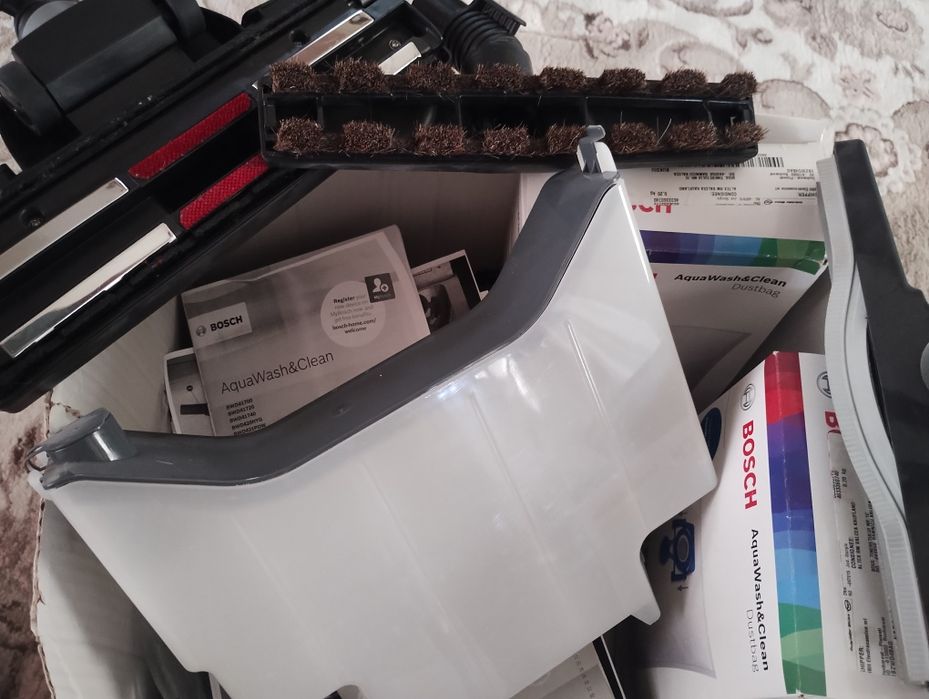 Aspirator Bosch +funcția cu spalare