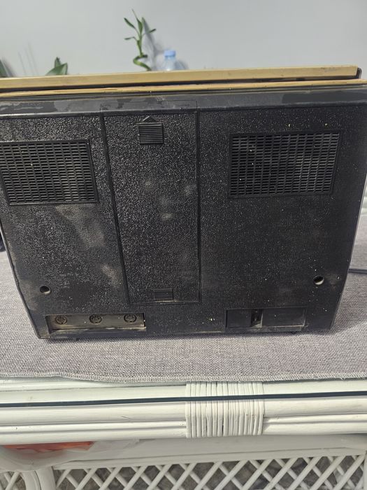 Продавам старинен Електрофон запазен