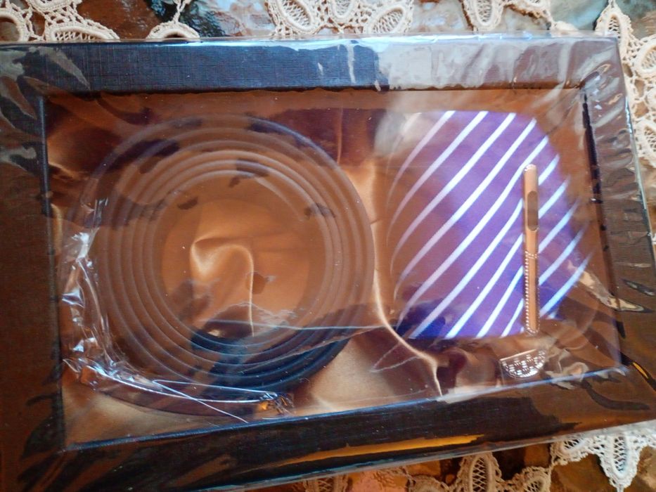 Set cadou, cravata, ac cravata, butoni, curea, NOU