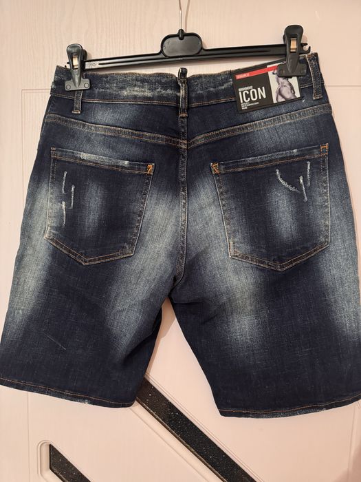 Blugi scurti Dsquared2 marimea 48
