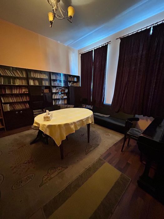 vand casa din caramida 4 camere zona ultra central