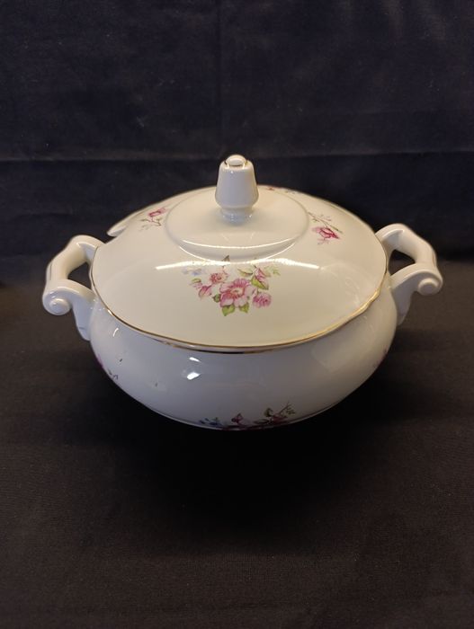 Български порцеланов супник