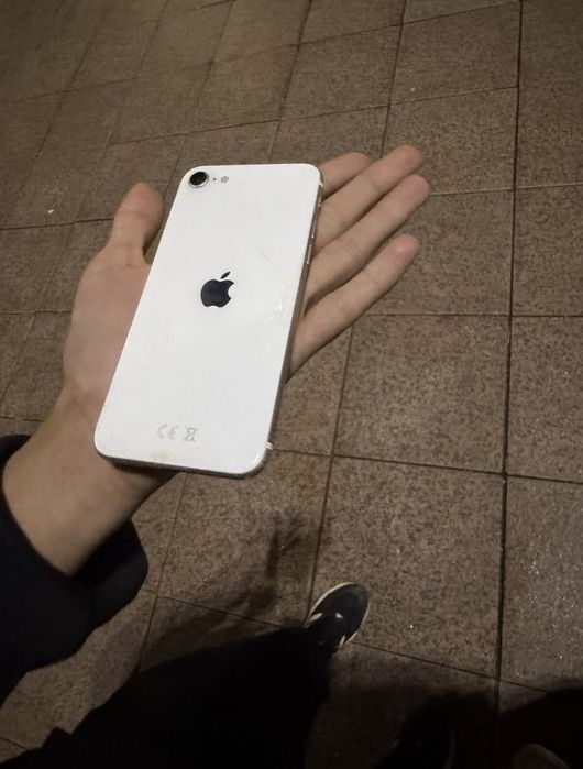 Срочно Продам Iphone SE 2020