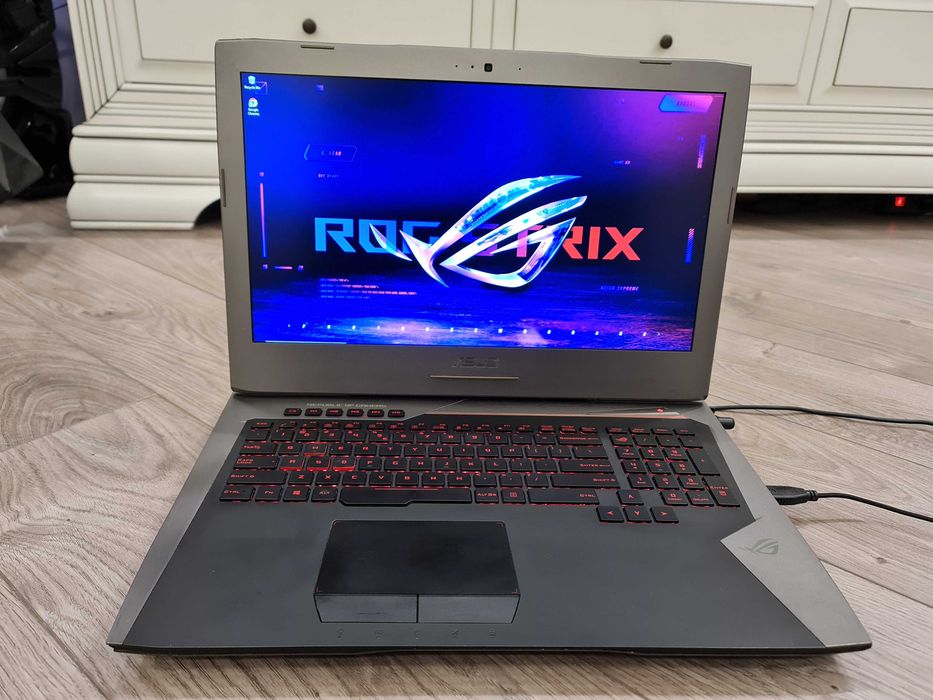 laptop gaming Asus Rog Strix ,editie speciala, intel core i7- video 8 gb nvidia  ,ram 20 gb,  display de 17,3 inch