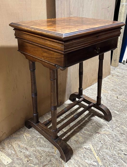 Masuta Vintage de Machiaj cu oglinda si Compartimente interioare Stil Victorian