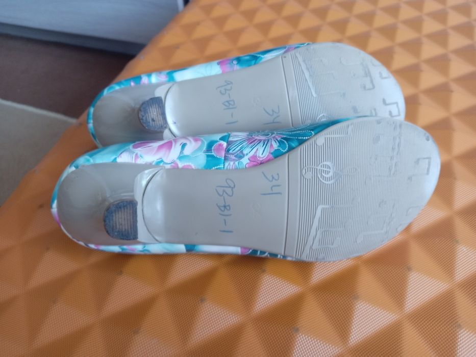 Туфли для девочки подростка.