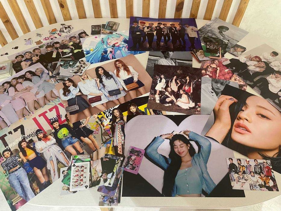 Плакаты и карточки KPop