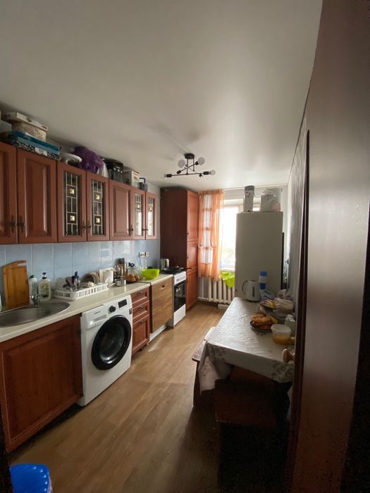 Продам 4 комнатную квартиру