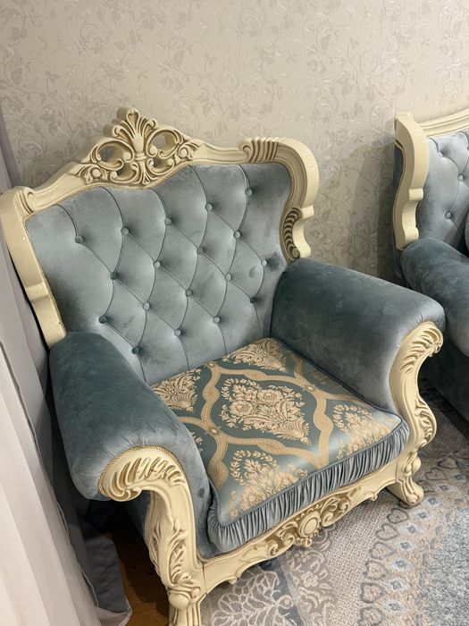 Продаю диван с креслами