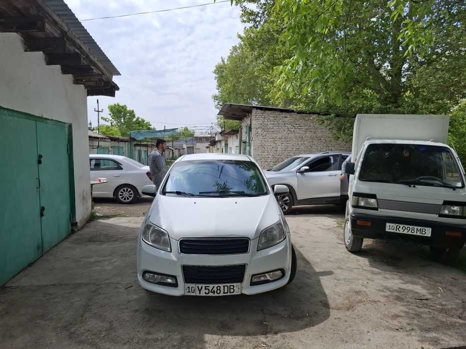 Nexia 3 srchna sotiladi. Narxini boliwi. 6600$ Gen yoq