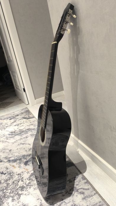 Гитара 25к+ чехол, каподастр